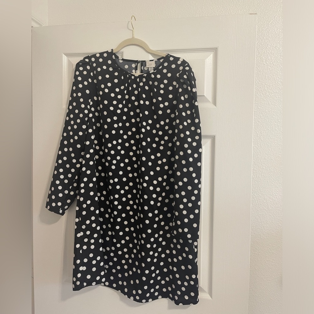 “A New Day” Polka Dot Shift Dress - Size Medium 🖤🤍